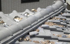 風で瓦などが飛んでしまった